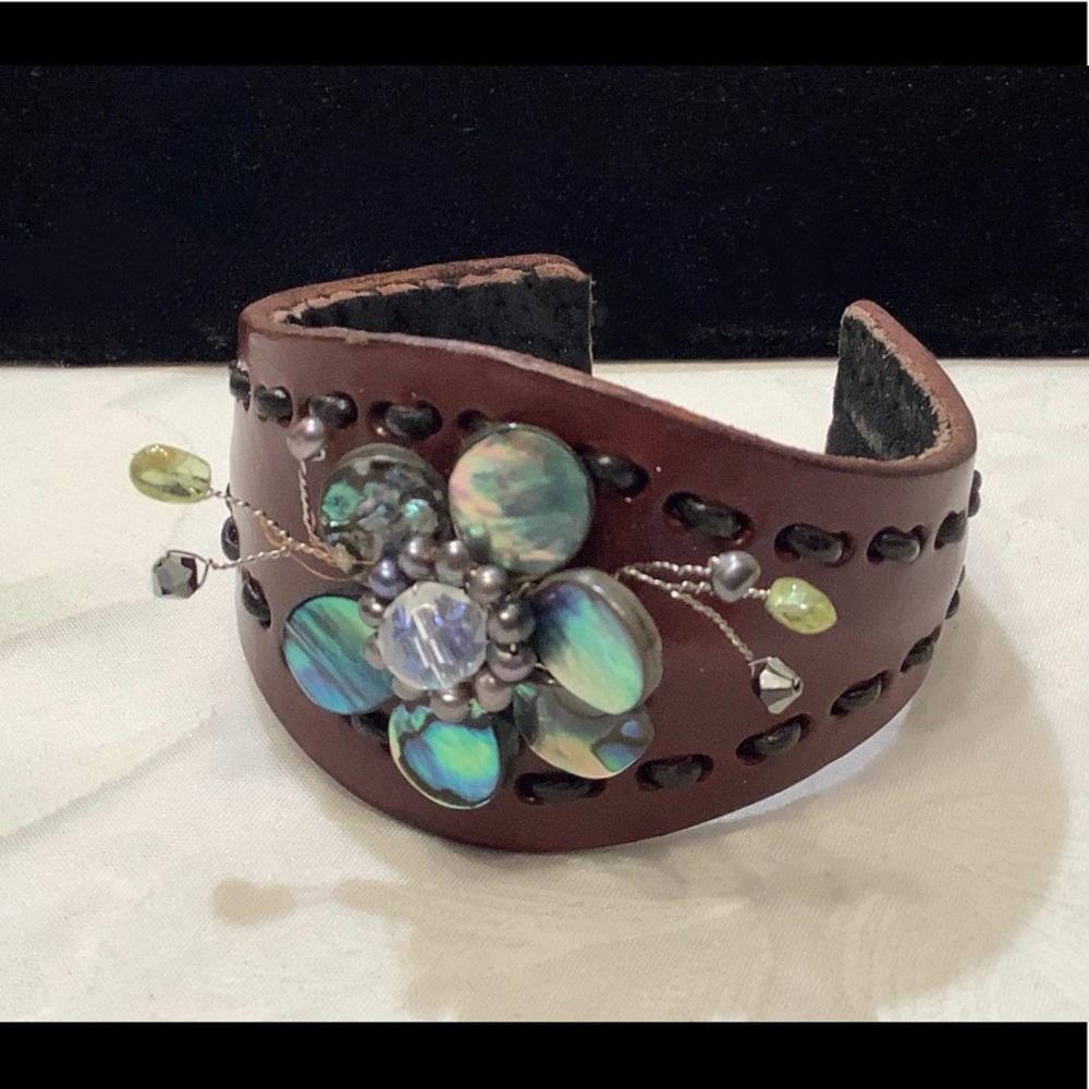 Vintage Leather and Mother Of Pearl Cuff Bracelet - Picture 3 of 4